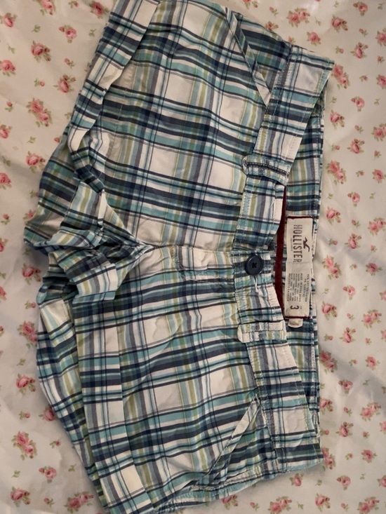 Hollister Pants - Hollister plaid shorts